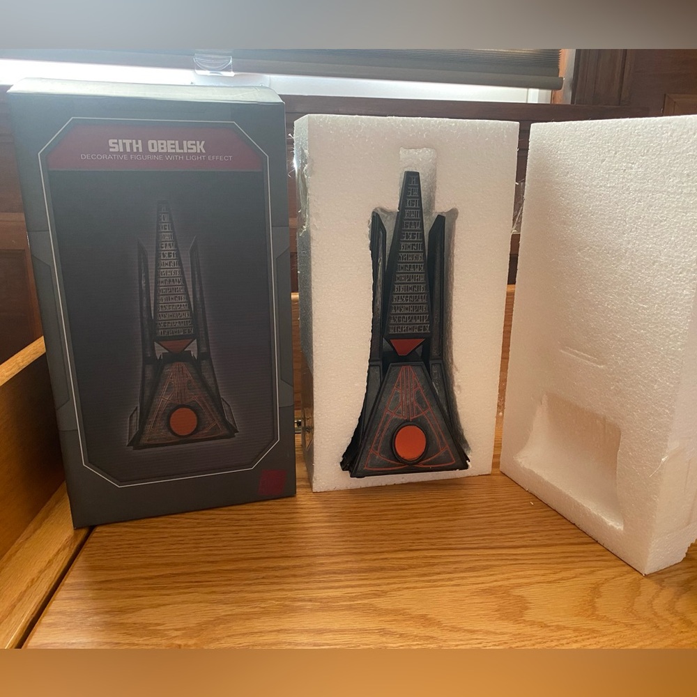 Disney Parks Star Wars Sith Obelisk Decorative Figurine w/Light Effect. WITH BOX